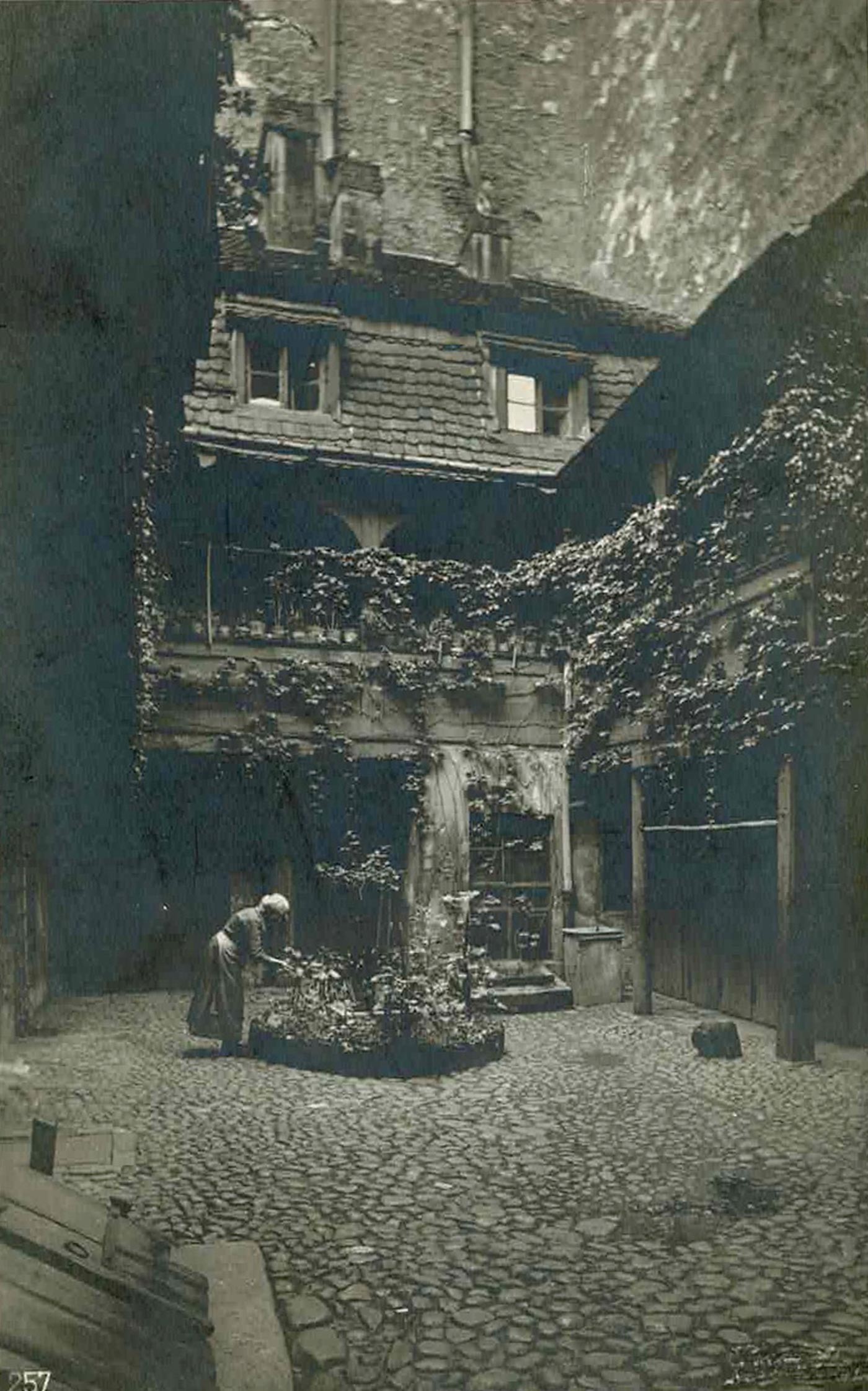 9_9_Petristrasse_Hinterhof Wohnhof in der Petristraße 13 um 1900